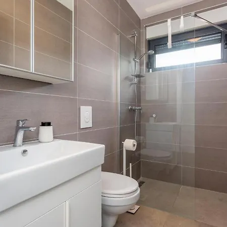 3 Bedroom Gorgeous In مالينسكا