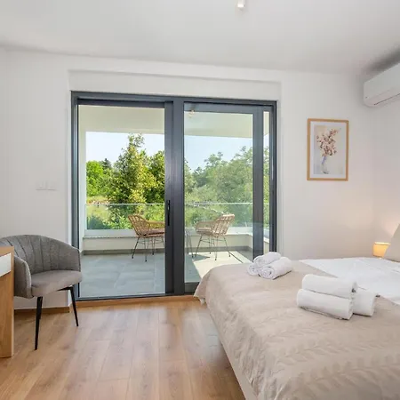 بيت للعطل 3 Bedroom Gorgeous In مالينسكا