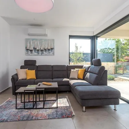 3 Bedroom Gorgeous In بيت للعطل مالينسكا