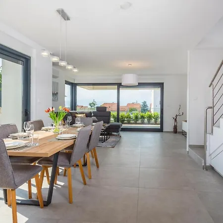 3 Bedroom Gorgeous In بيت للعطل مالينسكا