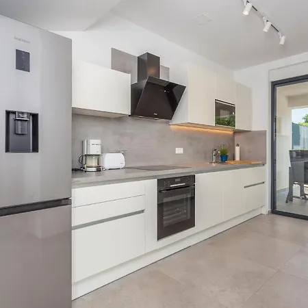 3 Bedroom Gorgeous In مالينسكا