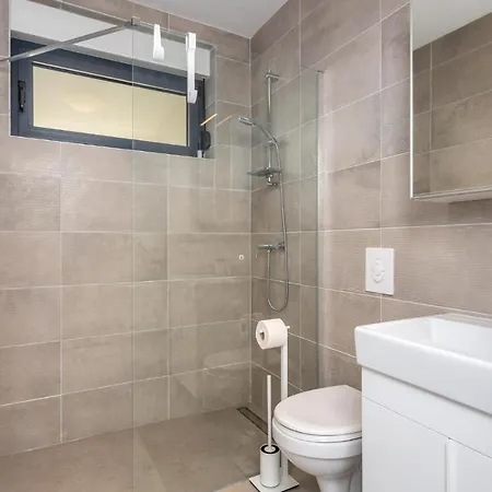 3 Bedroom Gorgeous In بيت للعطل مالينسكا